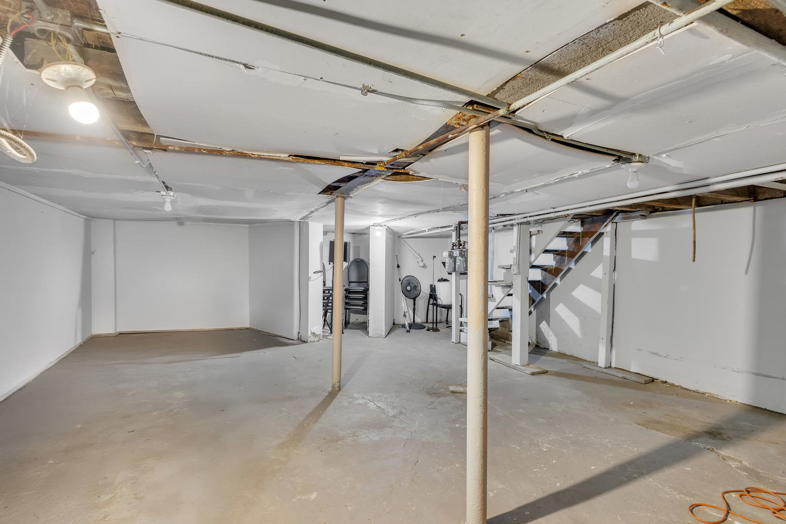 4217 West Division Street Chicago, IL 60651 - Photo 6 of 15 a view of a garage