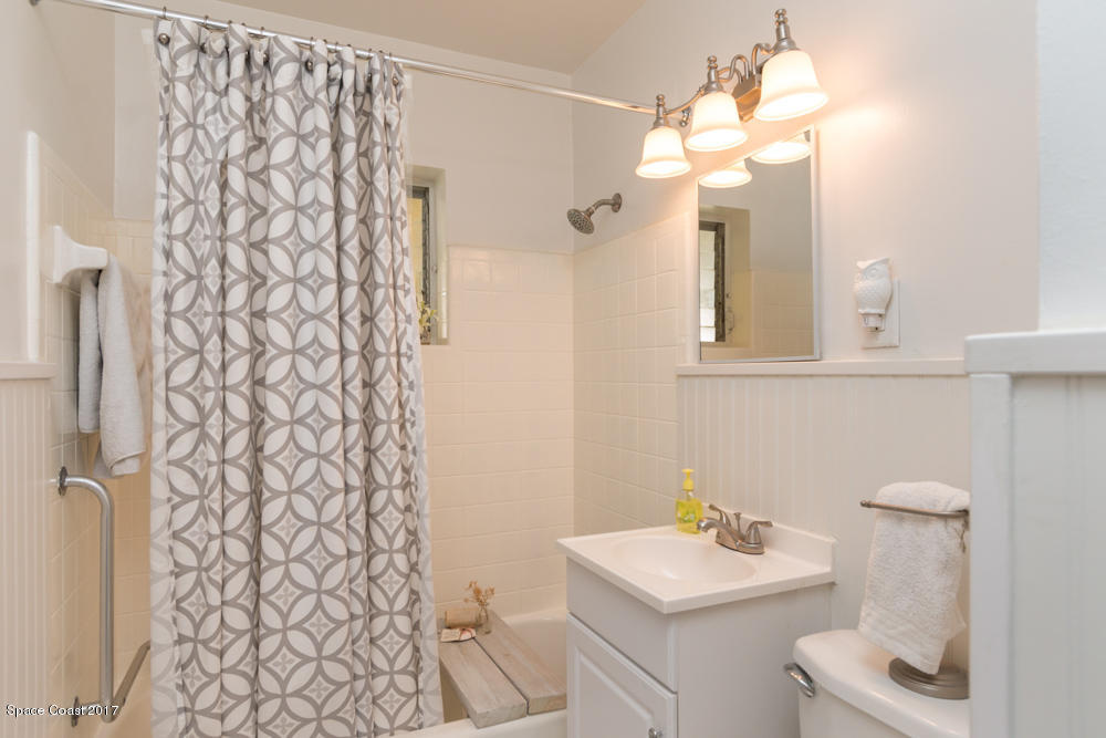 125 Monaco Road West Melbourne, FL 32904 - Photo 12 of 18 Master Bath