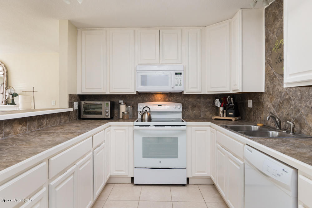 125 Monaco Road West Melbourne, FL 32904 - Photo 6 of 18 Kitchen