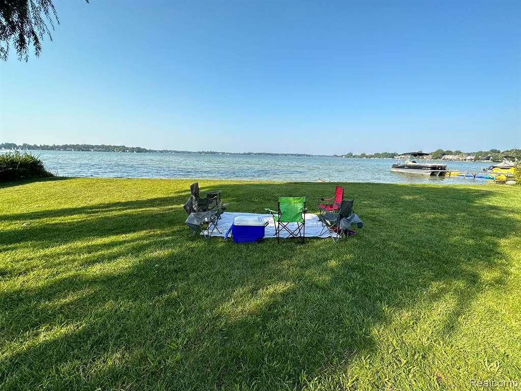 1307 South Cass Lake Road Waterford, MI 48328 - Photo 11 of 43