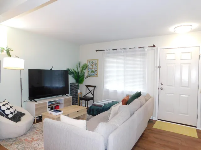 $1,900 | 543 Longshore Drive, Unit B, Ann Arbor, MI 48105