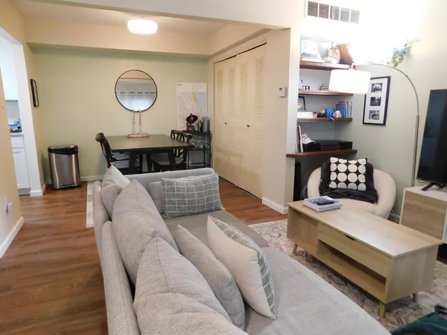 $1,900 | 543 Longshore Drive, Unit B, Ann Arbor, MI 48105