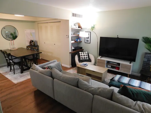 $1,900 | 543 Longshore Drive, Unit B, Ann Arbor, MI 48105