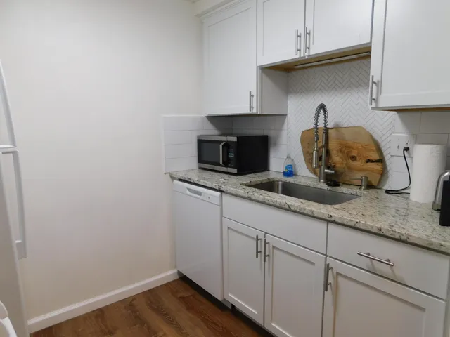 $1,900 | 543 Longshore Drive, Unit B, Ann Arbor, MI 48105