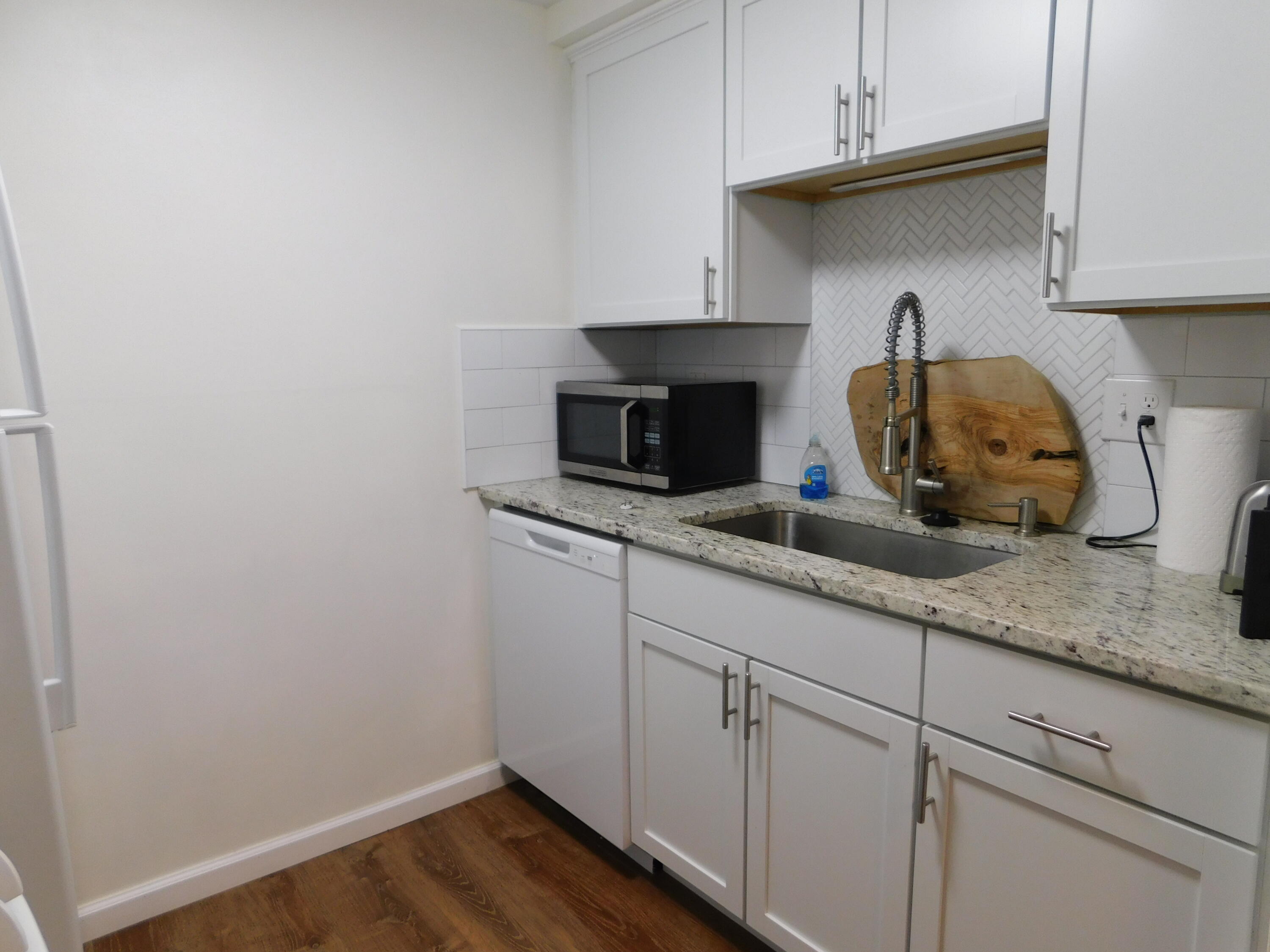 543 Longshore Drive, Unit B Ann Arbor, MI 48105 - Photo 7 of 17 DSCN0155