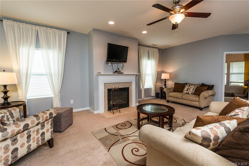 3011 Sweetspire Road Charlotte, NC 28215 - Photo 3 of 35 Gallery Image 3