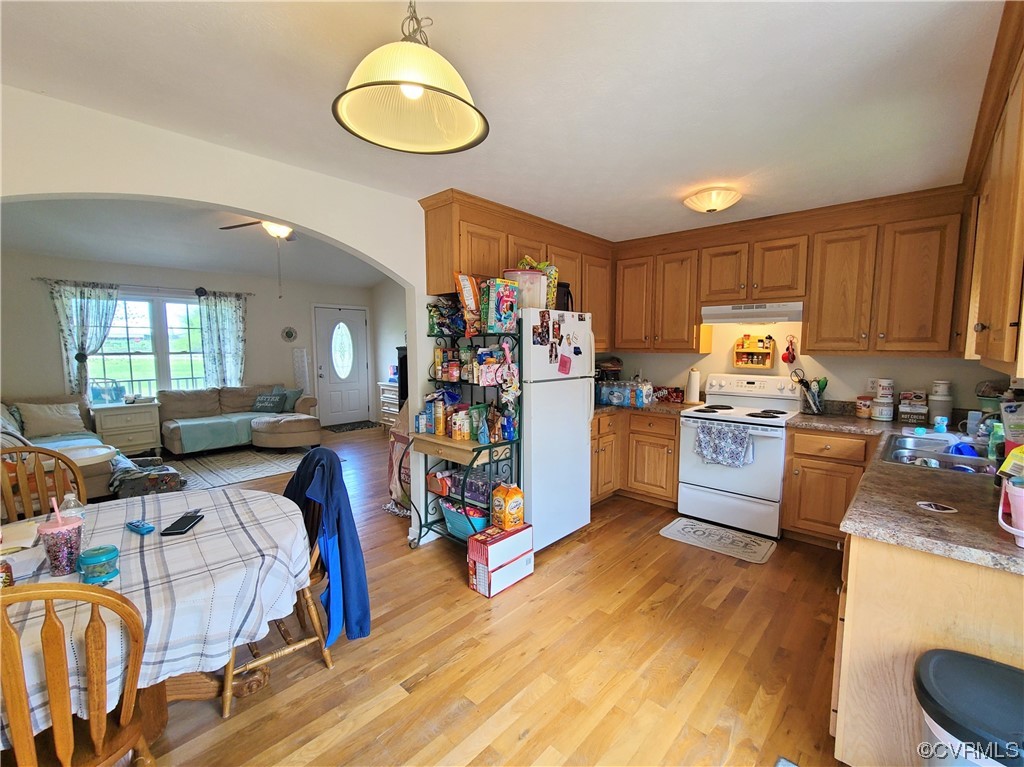 1174 Plank Road Farmville, VA 23901 - Photo 10 of 21 a living room with lots of furniture and a kitchen view