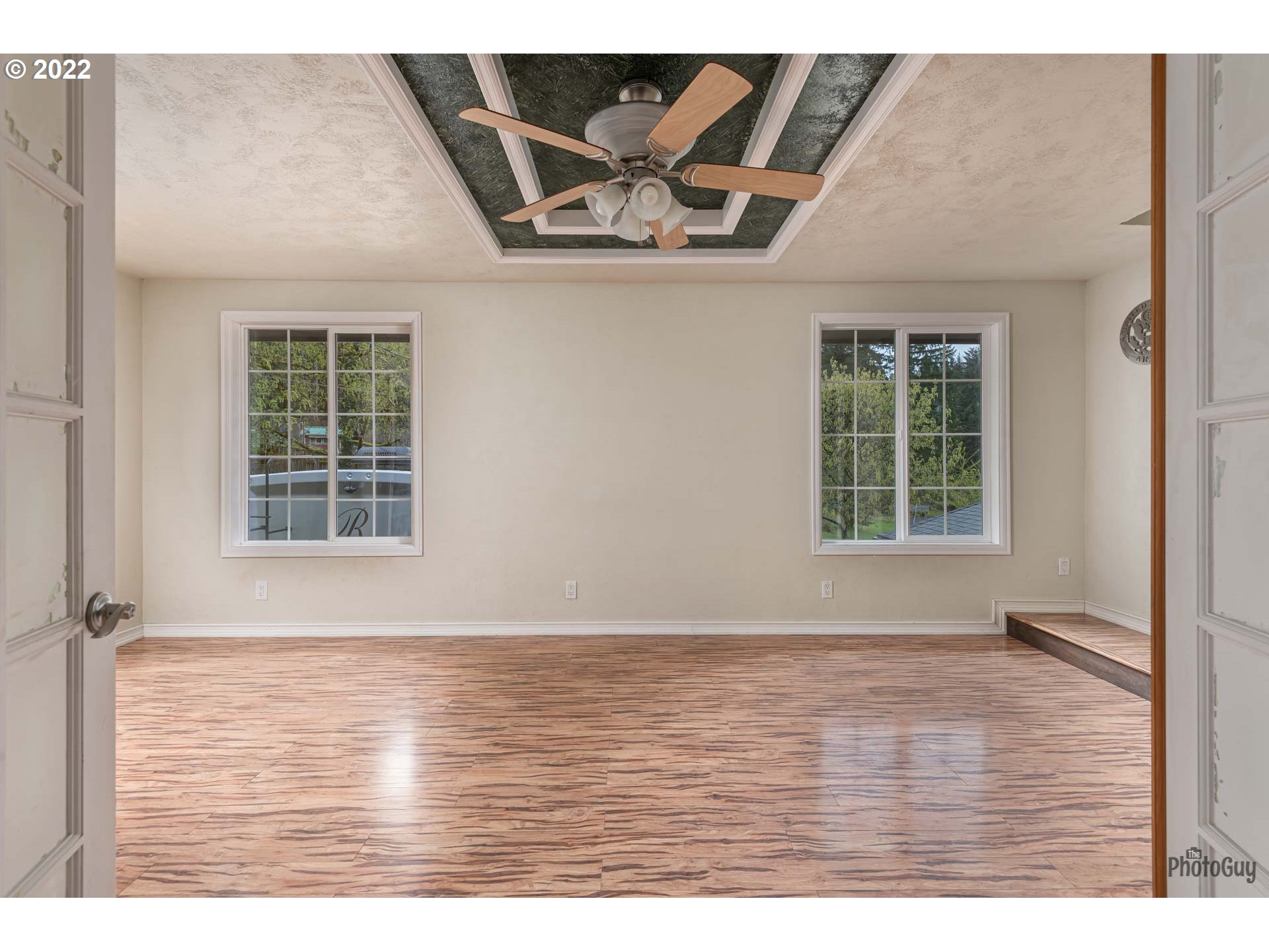 87533 Cedar Flat Road Springfield, OR 97478 - Photo 20 of 32 an empty room with wooden floor and windows