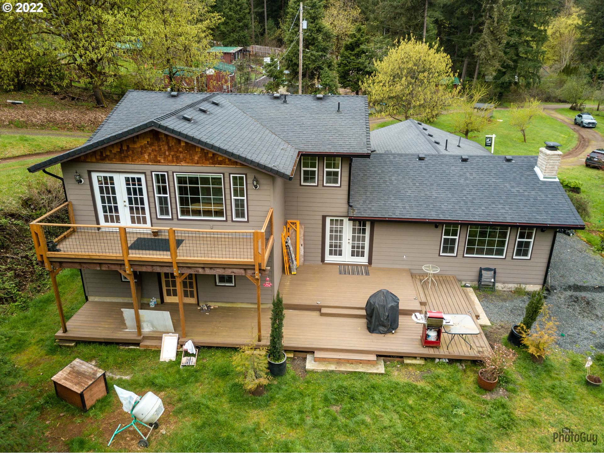 87533 Cedar Flat Road Springfield, OR 97478 - Photo 27 of 32 an aerial view of a house with swimming pool garden and patio