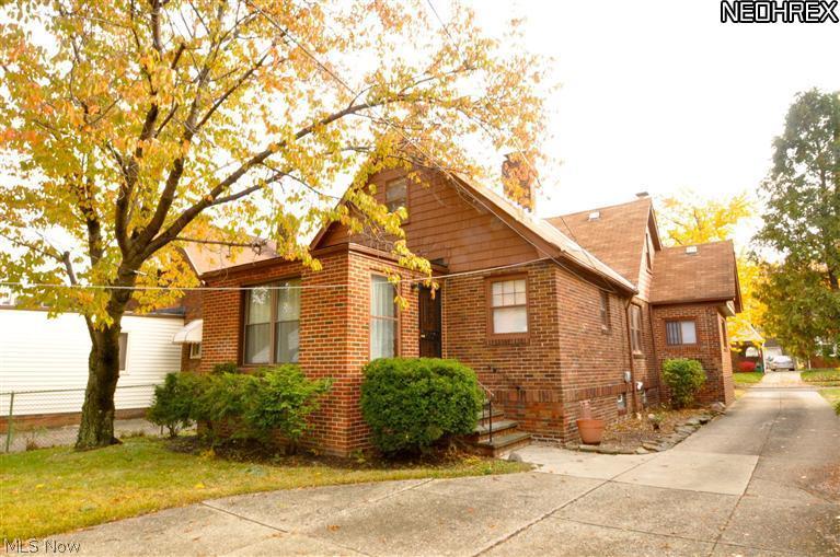 1040 Pennfield Road Cleveland, OH 44121 - Photo 2 of 18