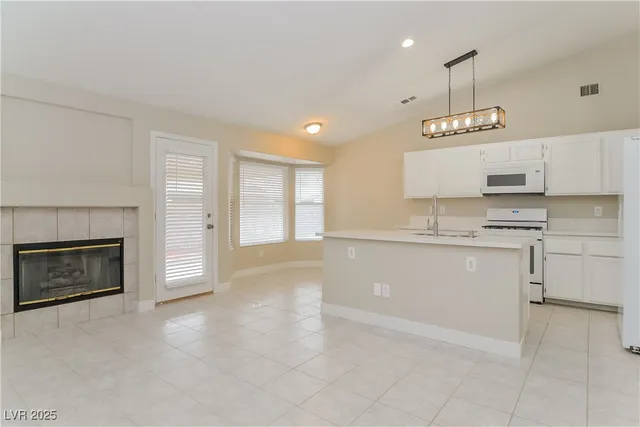 $1,835 | 6093 Bing Cherry Drive, Las Vegas, NV 89142