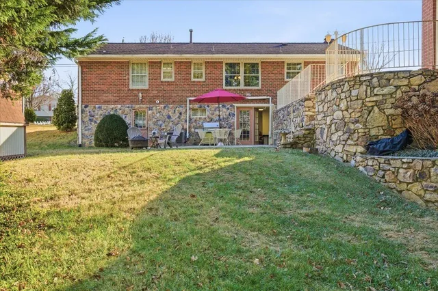 $2,850 | 3003 Glenmont Drive, Roanoke, VA 24018