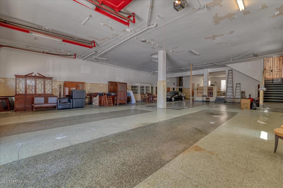 39 Adams Street Jacksonville, FL 32202 - Photo 26 of 29 a living room with lots of furniture