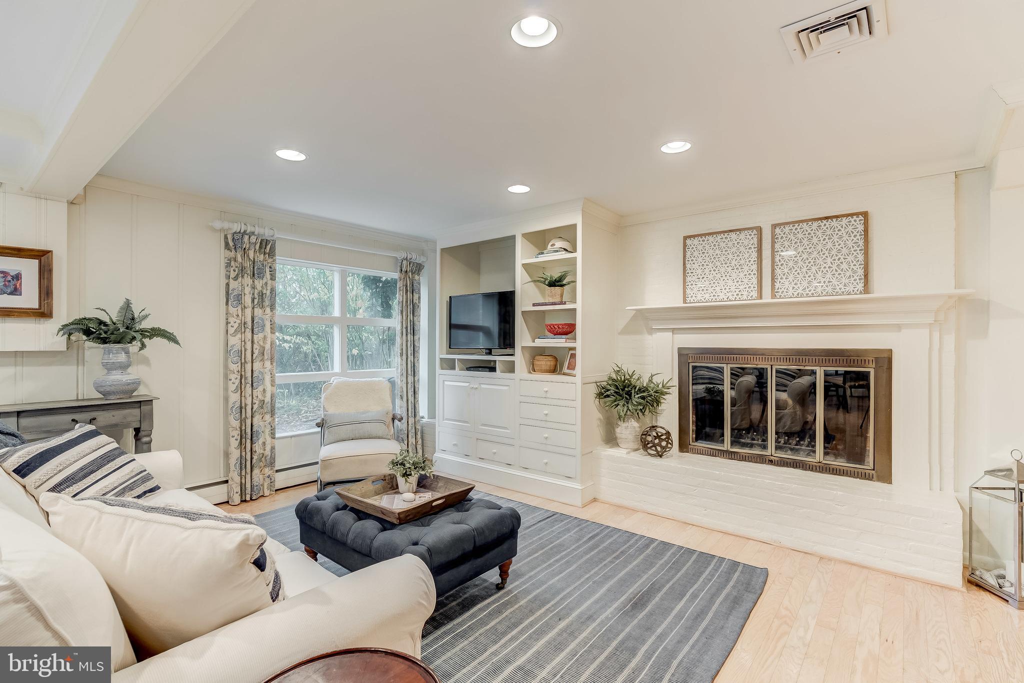 126 Round Bay Road Severna Park, MD 21146 - Photo 10 of 80 Beautiful white brick and woodwork