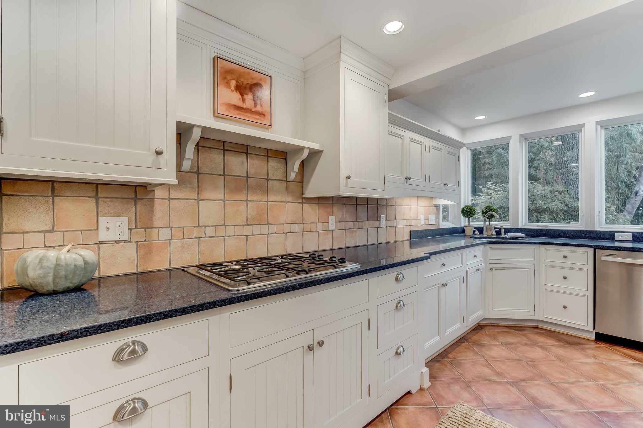 126 Round Bay Road Severna Park, MD 21146 - Photo 19 of 80 Kitchen with gas range