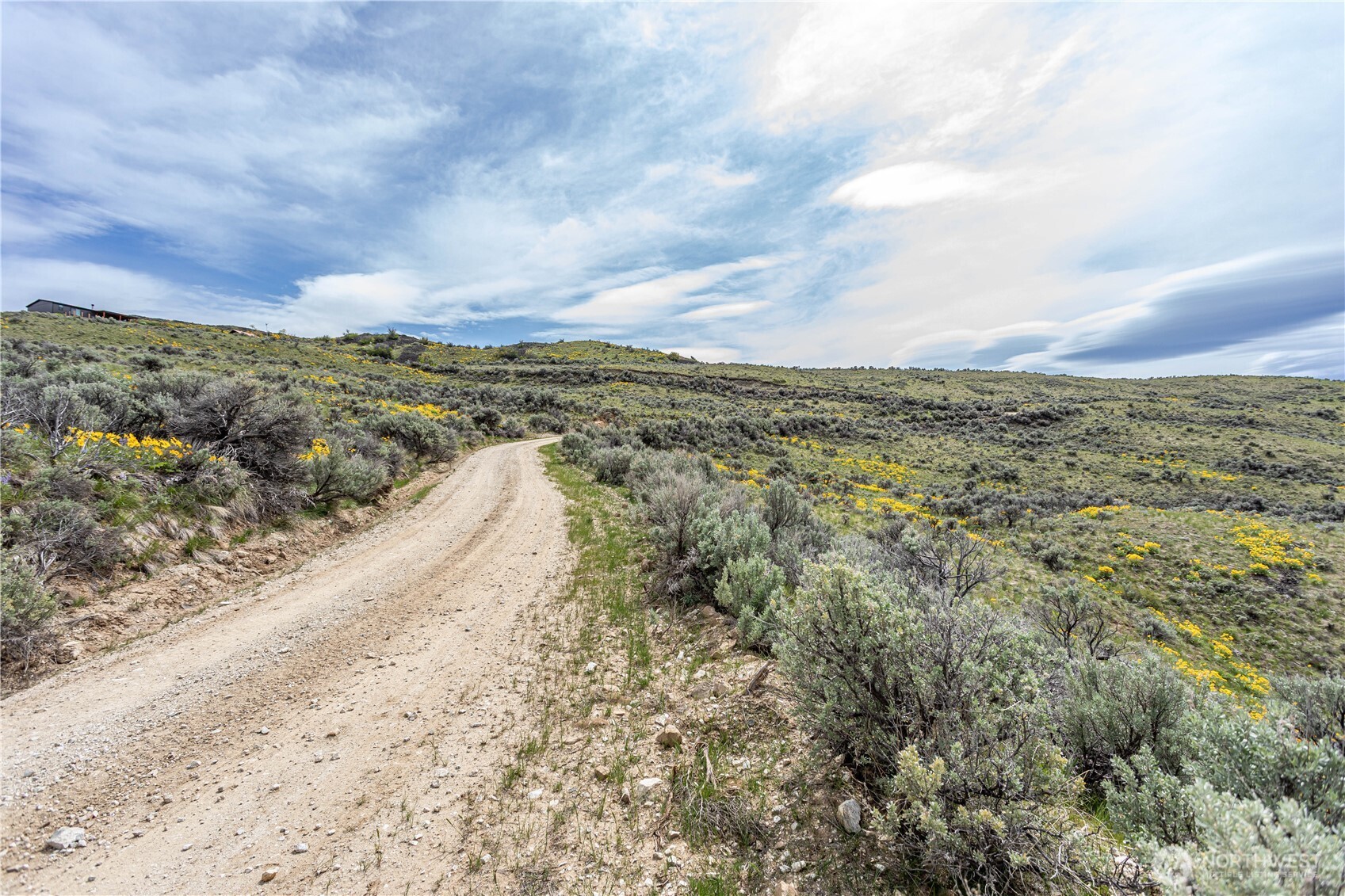 0 Chelan Hills Acres Road Orondo, WA 98843 - Photo 35 of 37 a view of a city with ocean view
