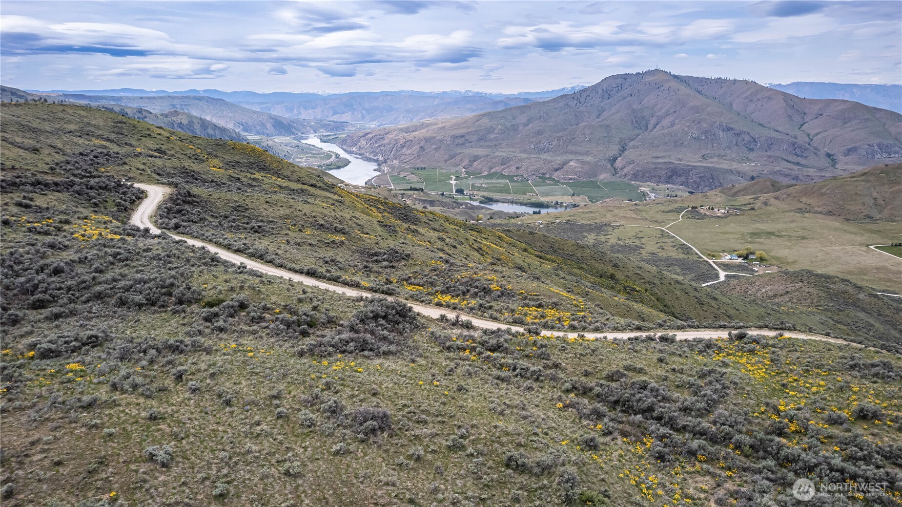 0 Chelan Hills Acres Road Orondo, WA 98843 - Photo 6 of 37 a view of mountains and valleys