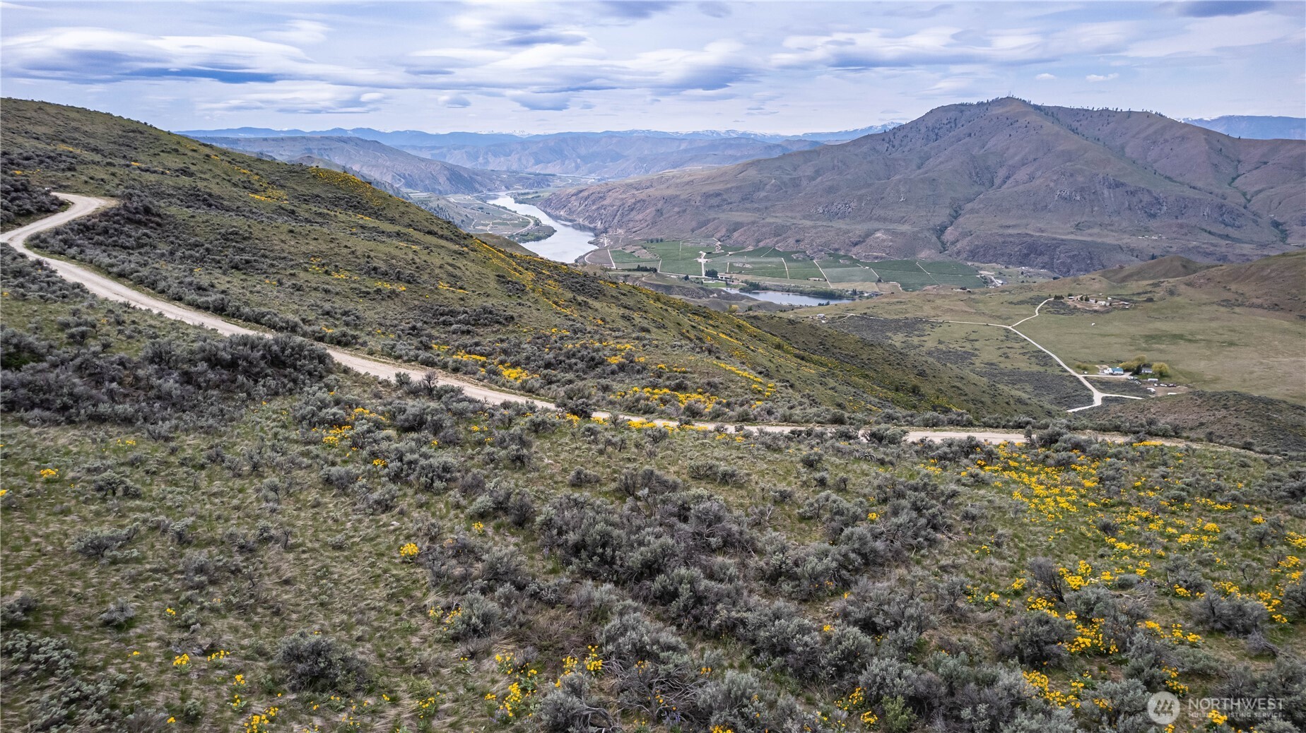 0 Chelan Hills Acres Road Orondo, WA 98843 - Photo 8 of 37 a view of mountains and valleys
