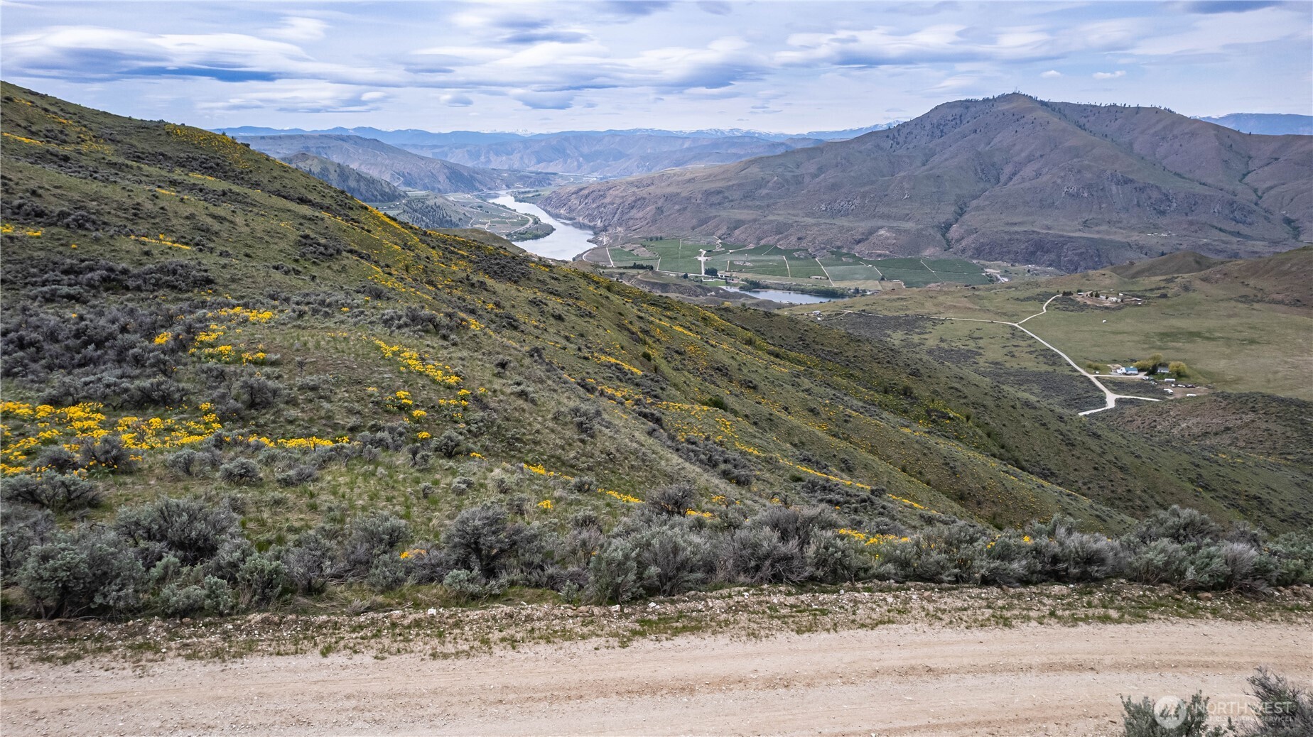 0 Chelan Hills Acres Road Orondo, WA 98843 - Photo 9 of 37 a view of mountains and mountain