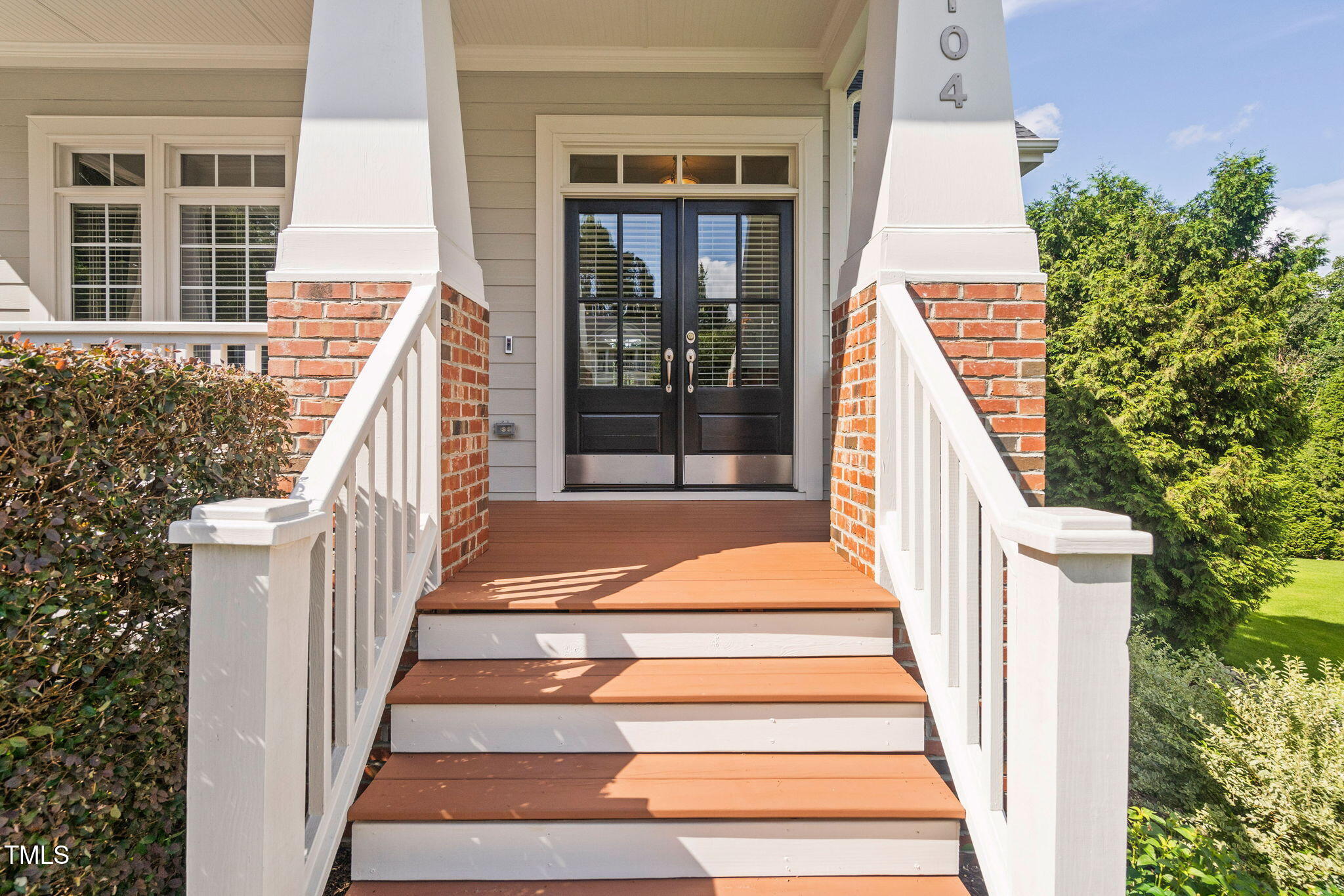 27-web-or-mls-1104-colonial-club-rd