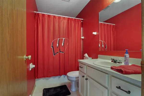 $579,900 | W5071 Clearwater Lane, Sugar Creek, WI 53121