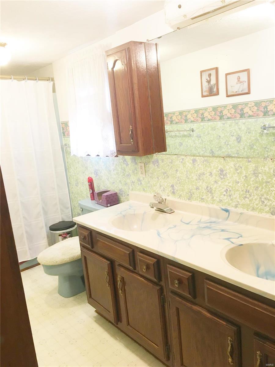 909 Walnut Greenfield, IL 62044 - Photo 12 of 15 Gallery Image 12