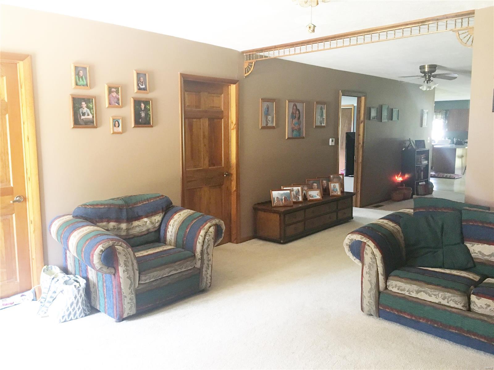909 Walnut Greenfield, IL 62044 - Photo 5 of 15 Gallery Image 5