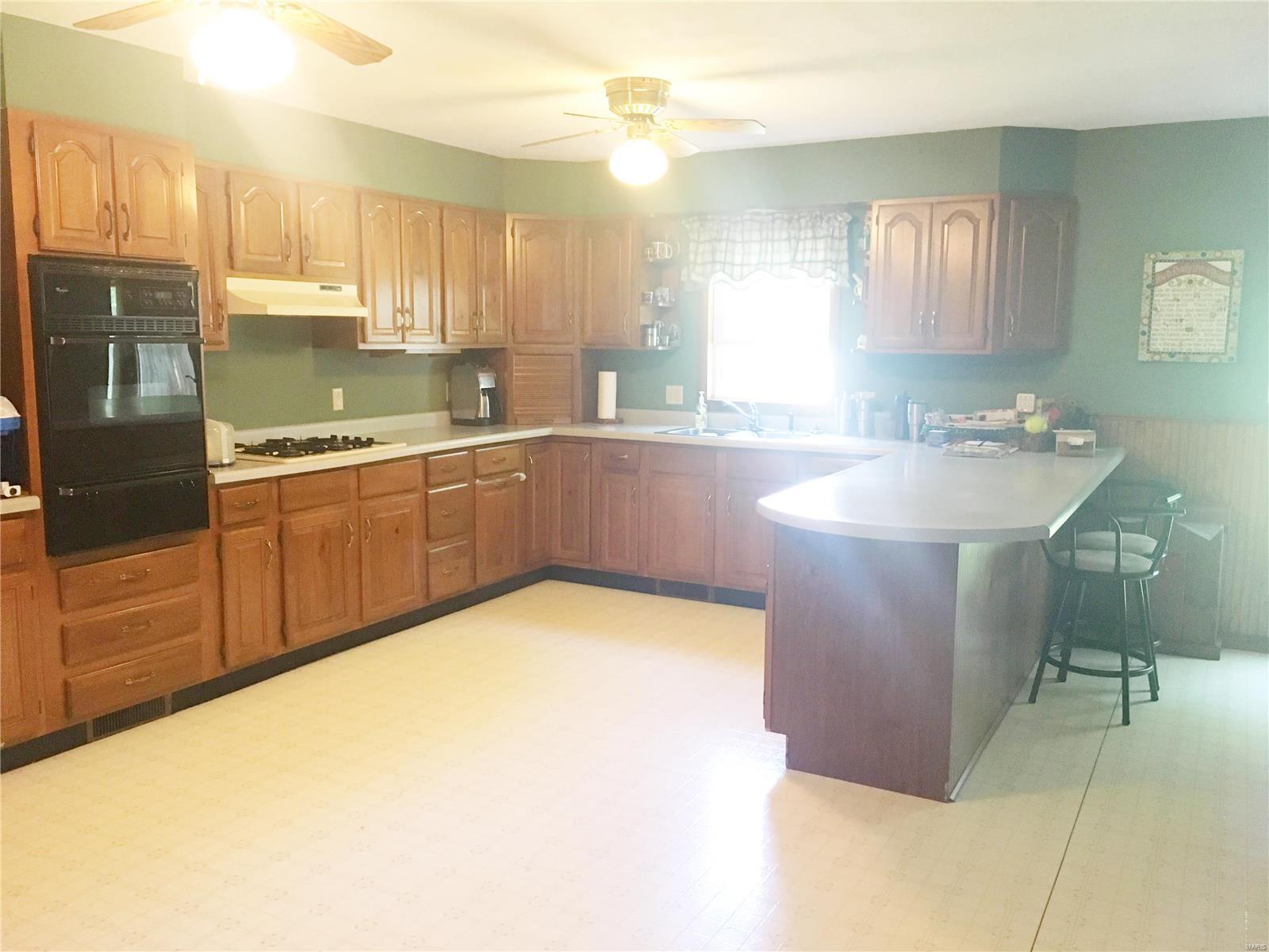 909 Walnut Greenfield, IL 62044 - Photo 7 of 15 Gallery Image 7