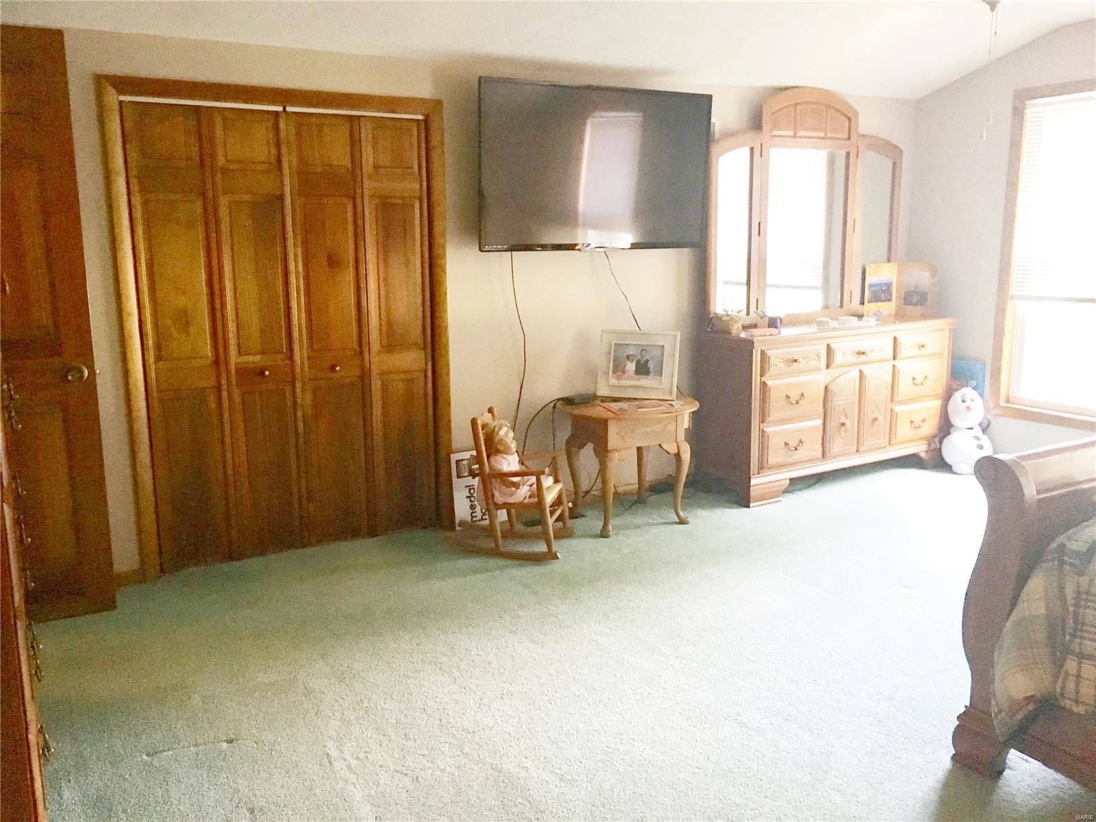 909 Walnut Greenfield, IL 62044 - Photo 9 of 15 Gallery Image 9