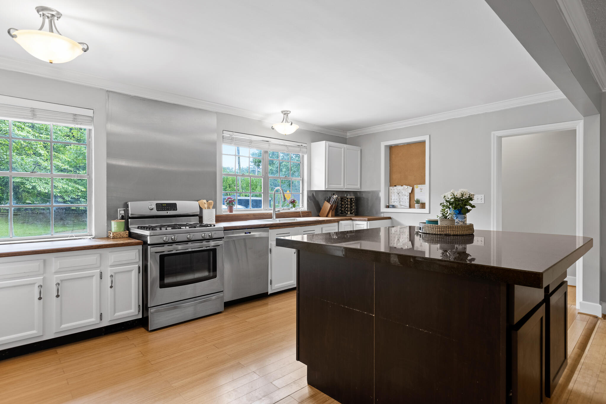 903 Ridgeway Avenue Signal Mountain, TN 37377 - Photo 12 of 38 Kitchen