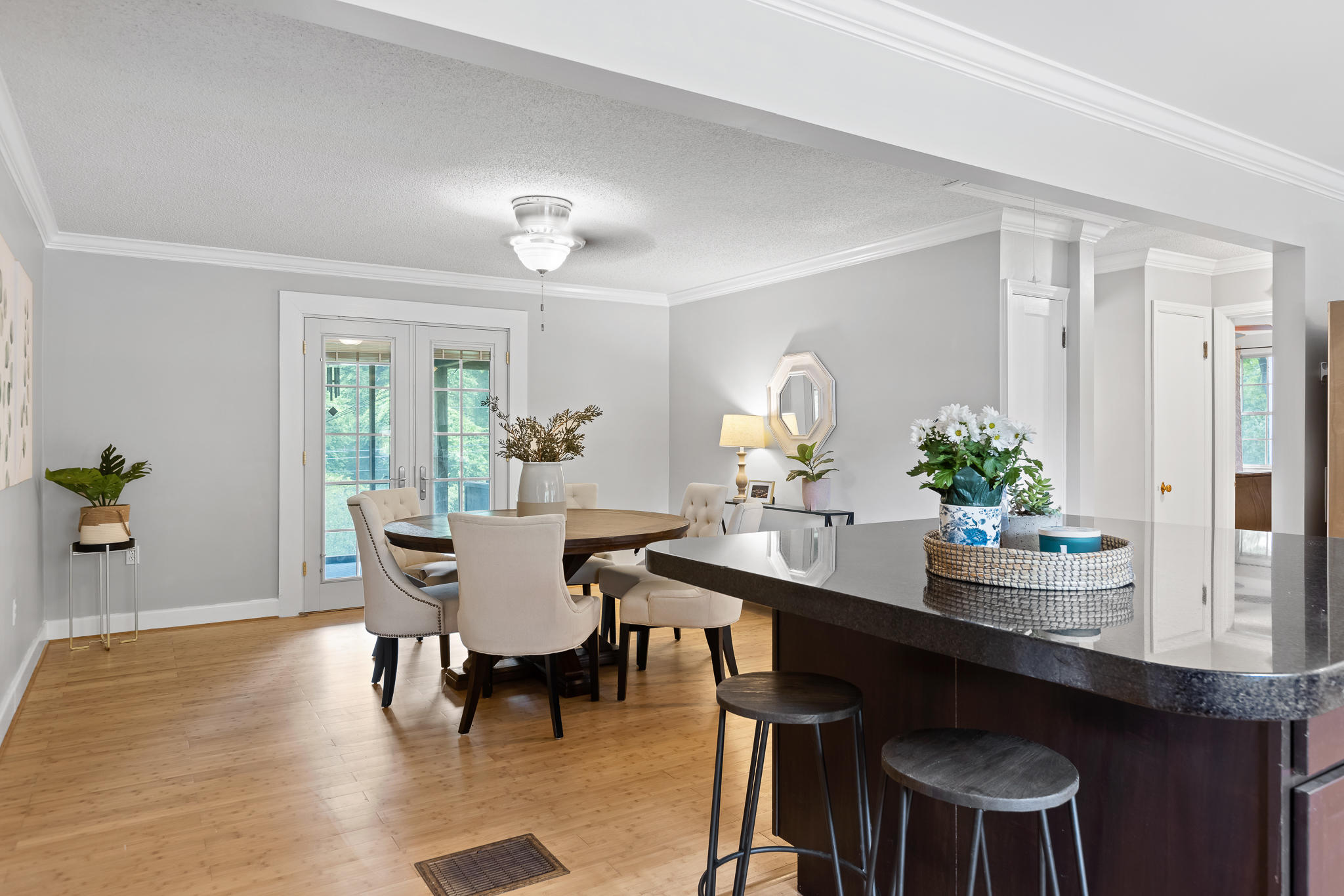 903 Ridgeway Avenue Signal Mountain, TN 37377 - Photo 13 of 38 Dining Room
