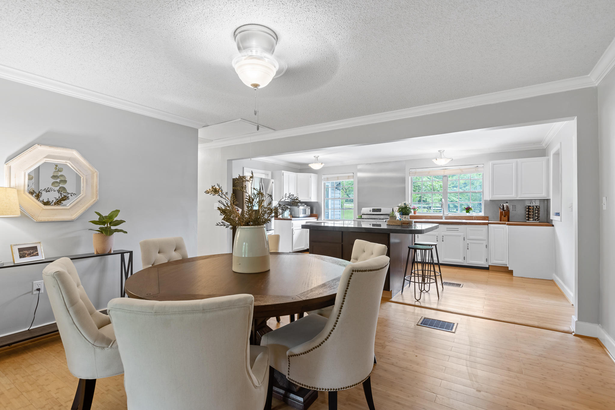903 Ridgeway Avenue Signal Mountain, TN 37377 - Photo 15 of 38 Dining Room