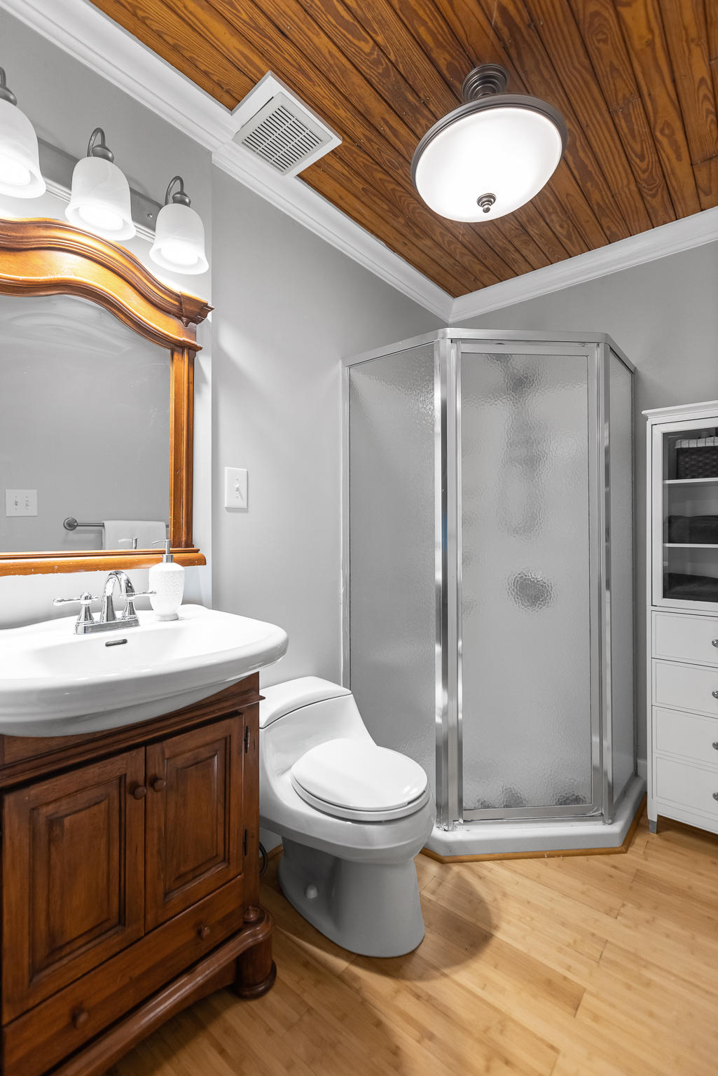 903 Ridgeway Avenue Signal Mountain, TN 37377 - Photo 22 of 38 Bathroom #2