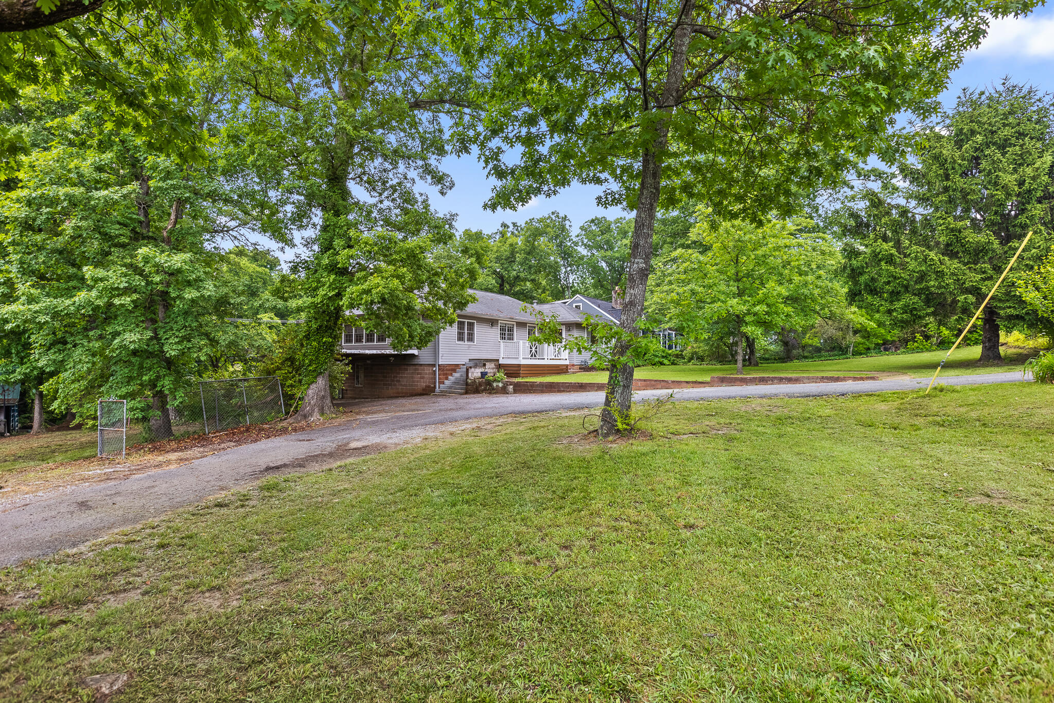 903 Ridgeway Avenue Signal Mountain, TN 37377 - Photo 35 of 38 Front Yard