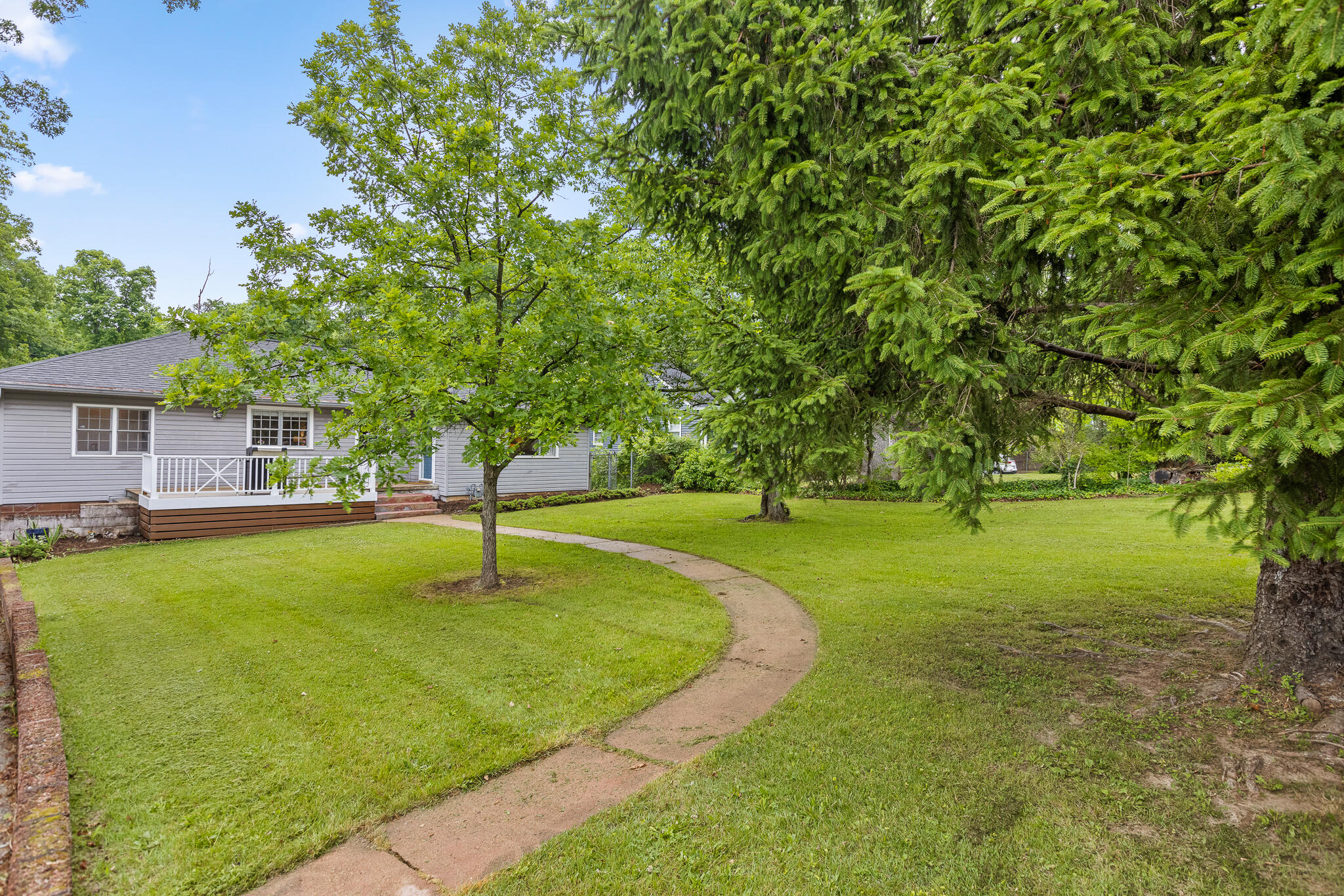 903 Ridgeway Avenue Signal Mountain, TN 37377 - Photo 36 of 38 Front Yard