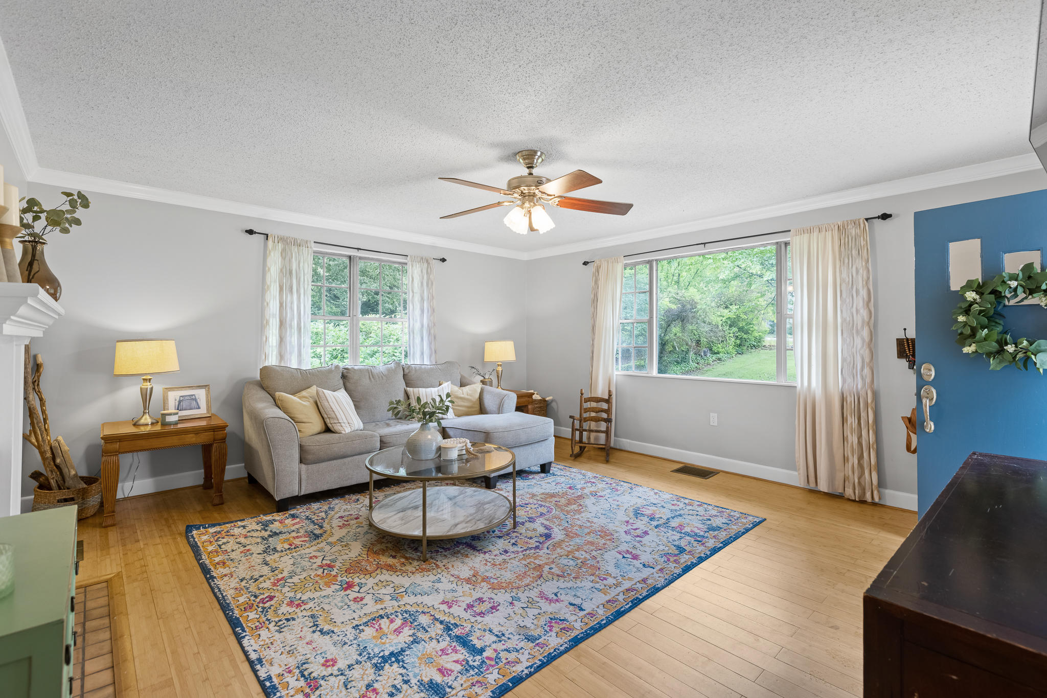 903 Ridgeway Avenue Signal Mountain, TN 37377 - Photo 6 of 38 Living Room