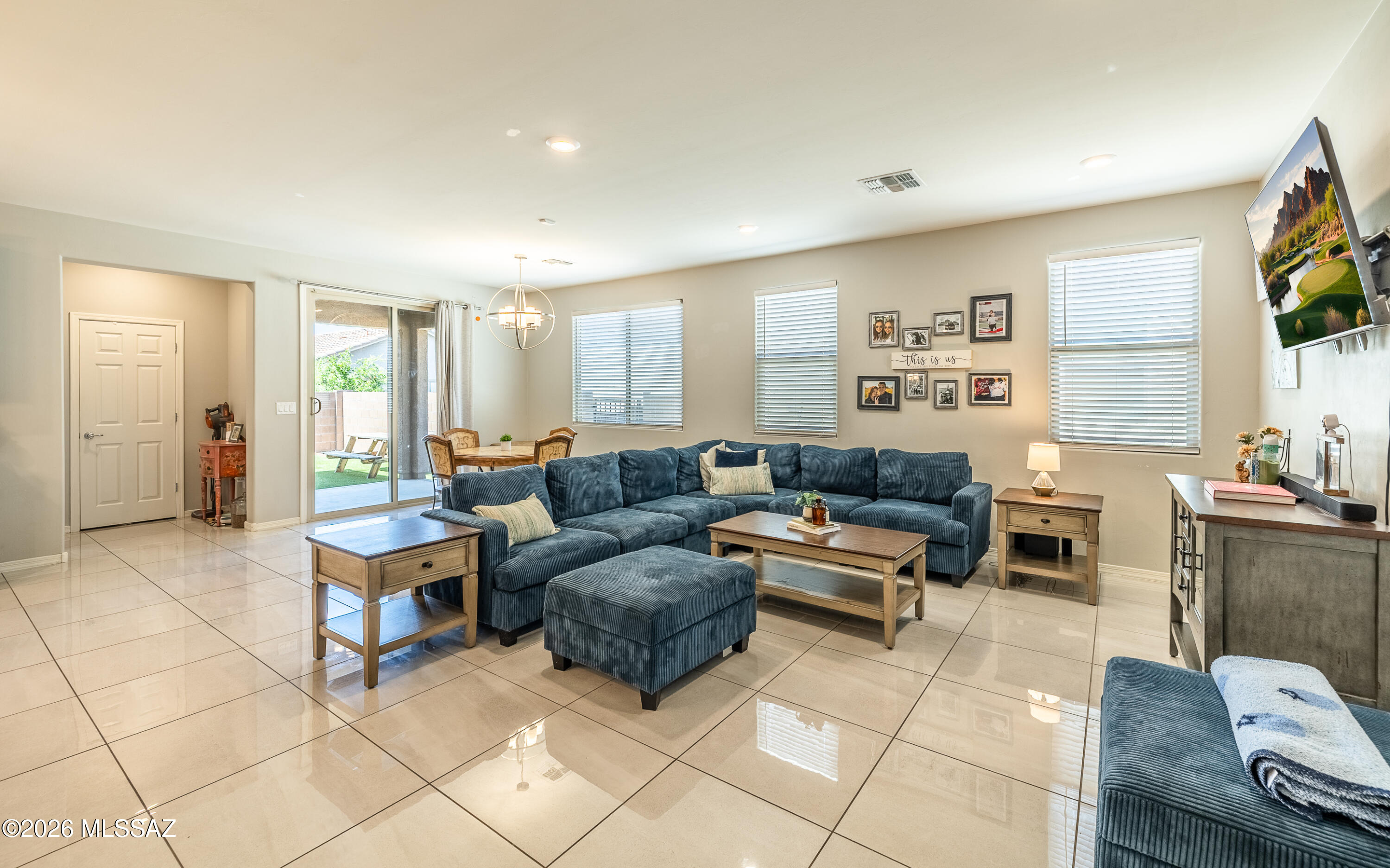 8635 North Rome Court Tucson, AZ 85742 - Photo 2 of 27 Great Room