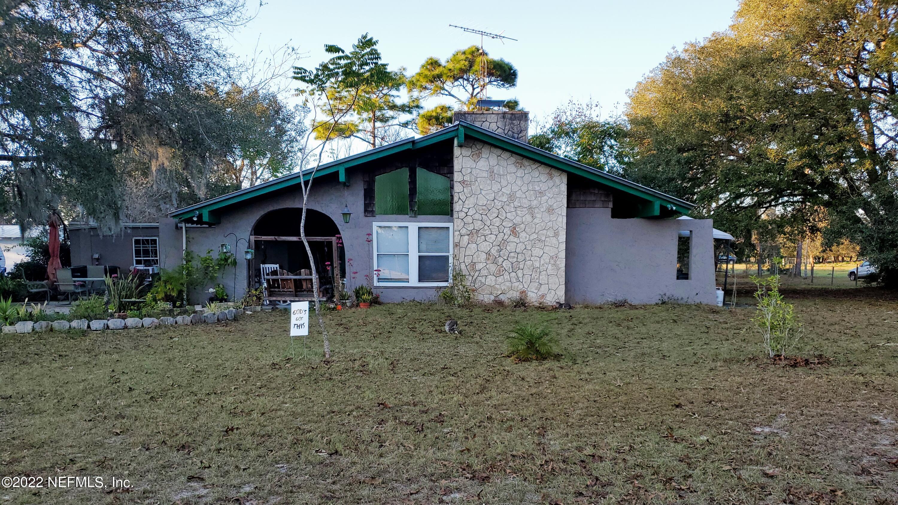 a view of a house with a yard and plants