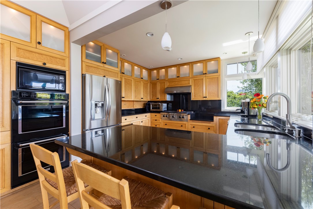 354 Beavertail Road Jamestown, RI 02835 - Photo 11 of 49