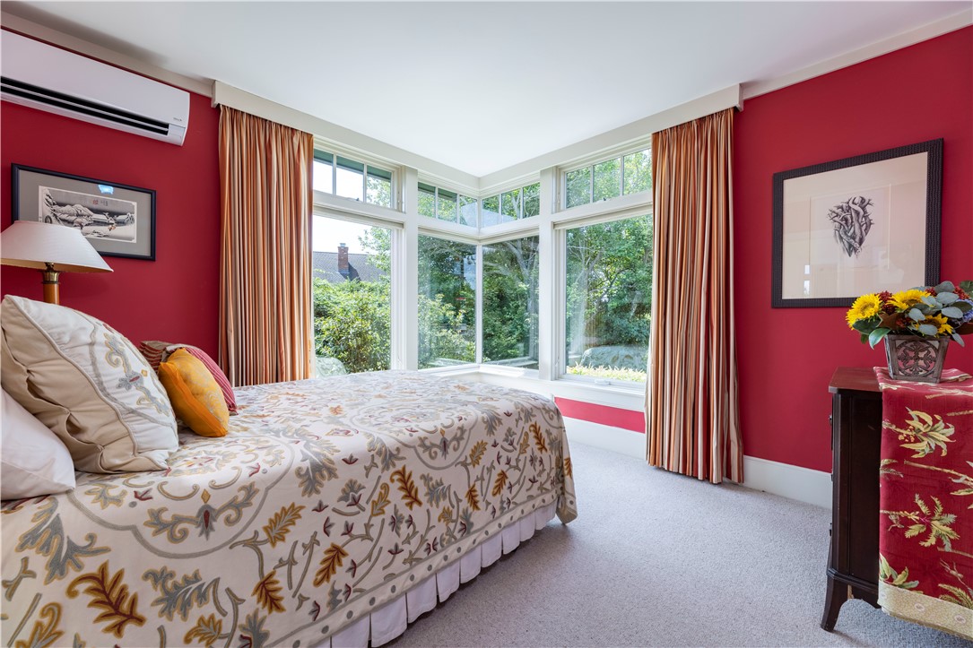 354 Beavertail Road Jamestown, RI 02835 - Photo 18 of 49