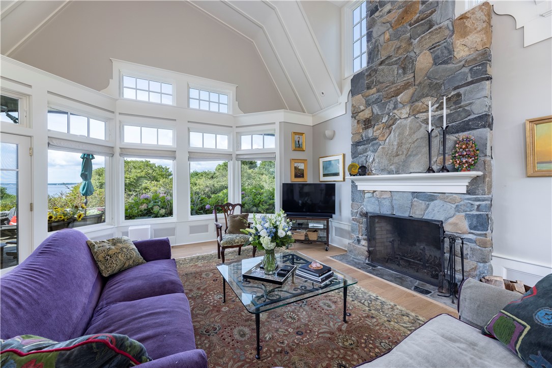 354 Beavertail Road Jamestown, RI 02835 - Photo 8 of 49