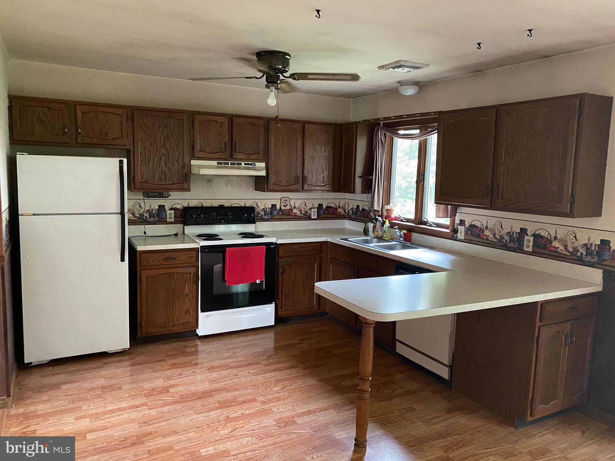 324 East Lexington Road Lititz, PA 17543 - Photo 4 of 14 Kitchen