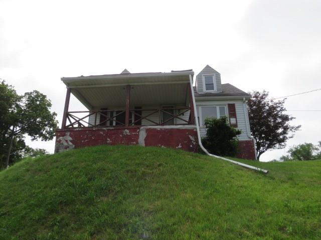 a view of house with a yard