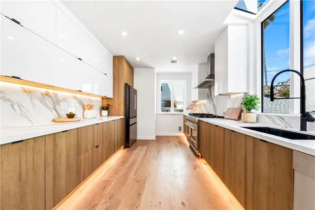 $7,950,000 | 541 4th Street, Manhattan Beach, CA 90266