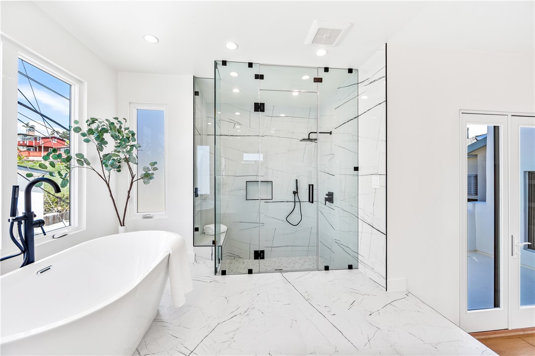 541 4th Street Manhattan Beach, CA 90266 - Photo 35 of 45 a bathroom with a bathtub shower sink and mirror