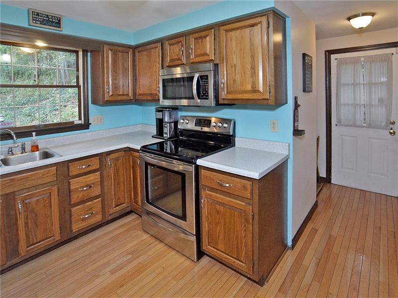 114 Forest Hills Road Pittsburgh, PA 15221 - Photo 3 of 25 Gallery Image 3