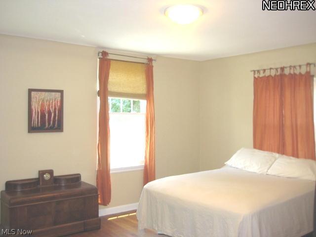 2648 Traymore Road Cleveland, OH 44118 - Photo 15 of 19 MASTER BEDROOM WITH HARDWOOD FLOOR