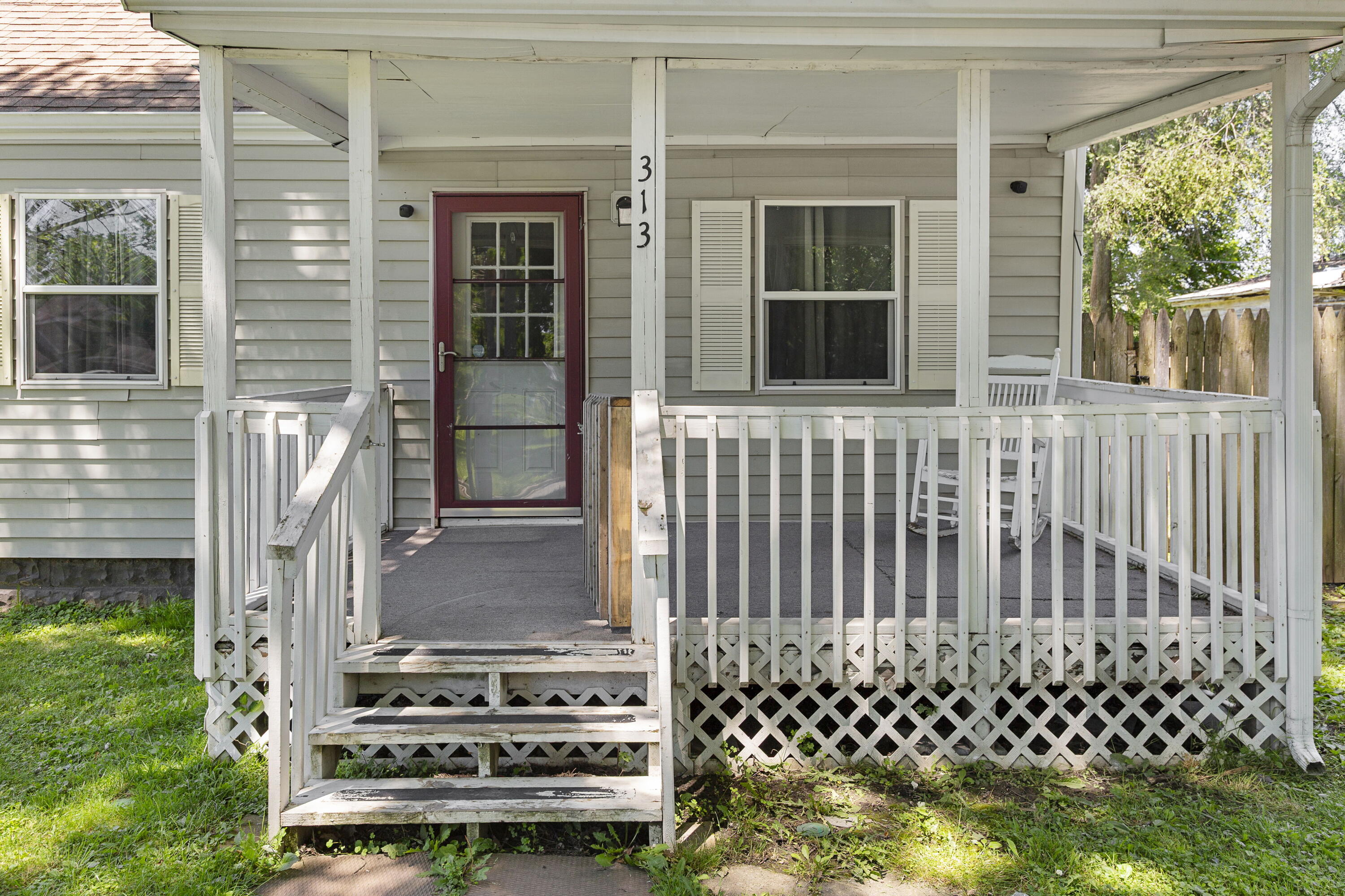 313 Elizabeth Street Buchanan, MI 49107 - Photo 18 of 20 Front Porch