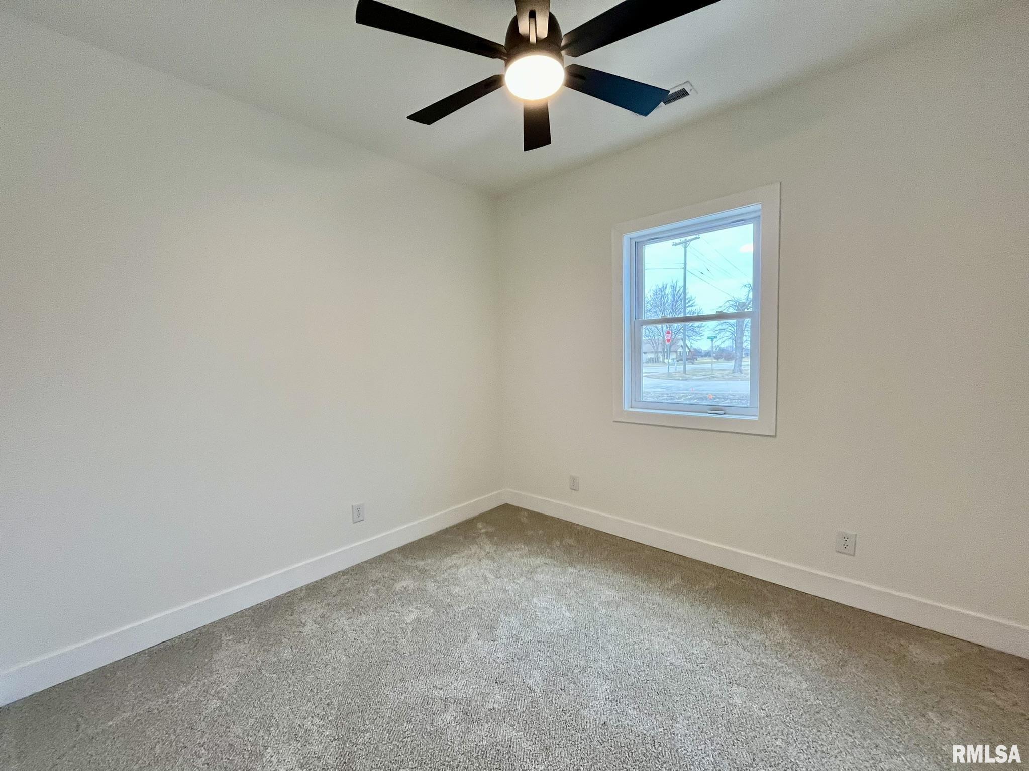 211 West Prairie Street Camp Point, IL 62320 - Photo 13 of 29