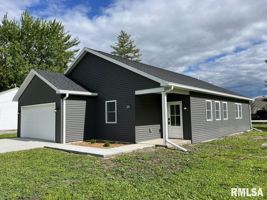 211 West Prairie Street Camp Point, IL 62320 - Photo 2 of 29